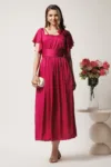 Rochie lunga fucsia in clos din voal cu floare la bust
