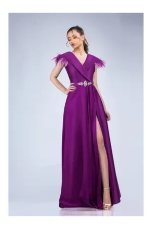 Rochie lunga magenta din tafta cu pene la umeri si strasuri pe talie