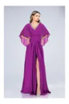 Rochie lunga magenta din voal cu strasuri la decolteu si maneci tip capa