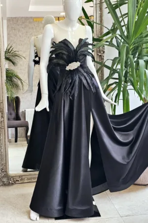 Rochie lunga neagra din tafta cu accesoriu pretios la talie