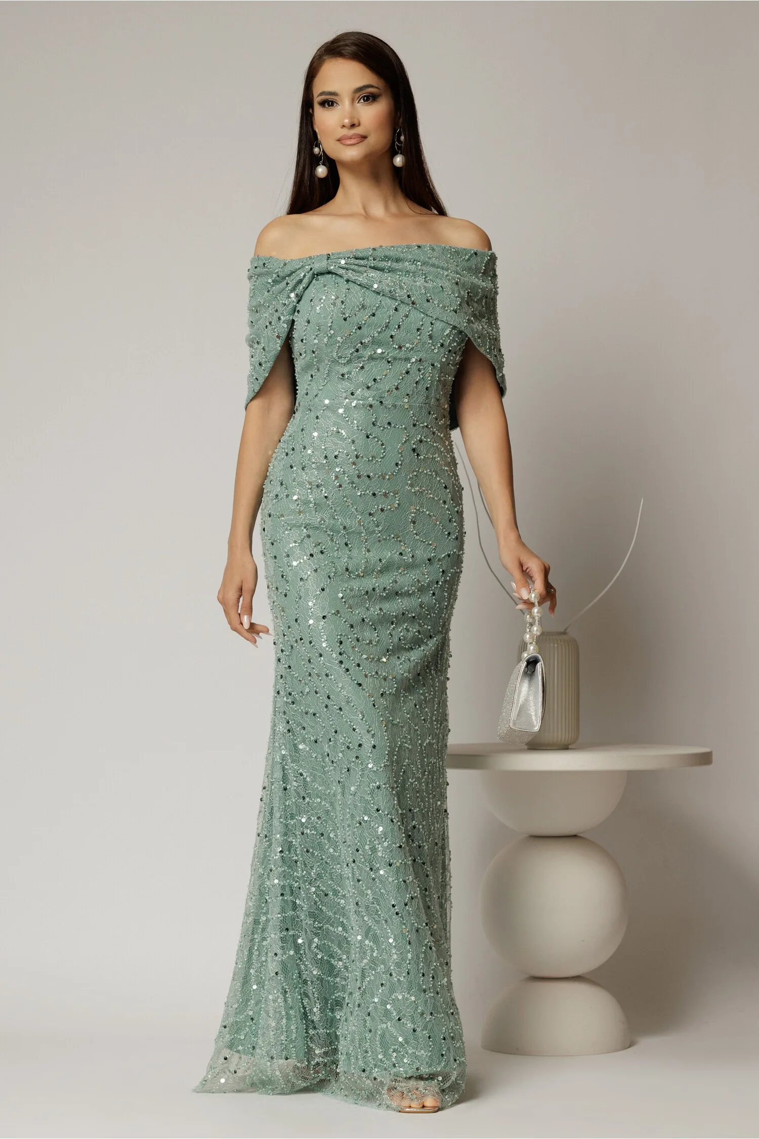 Rochie lunga verde menta de seara din dantela cu perle si paiete