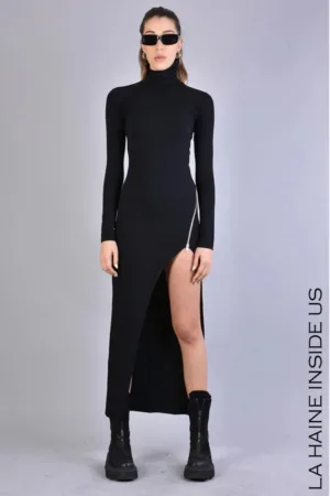 Rochie maxi cambrata - cu guler inalt si cu slit pe-o parte