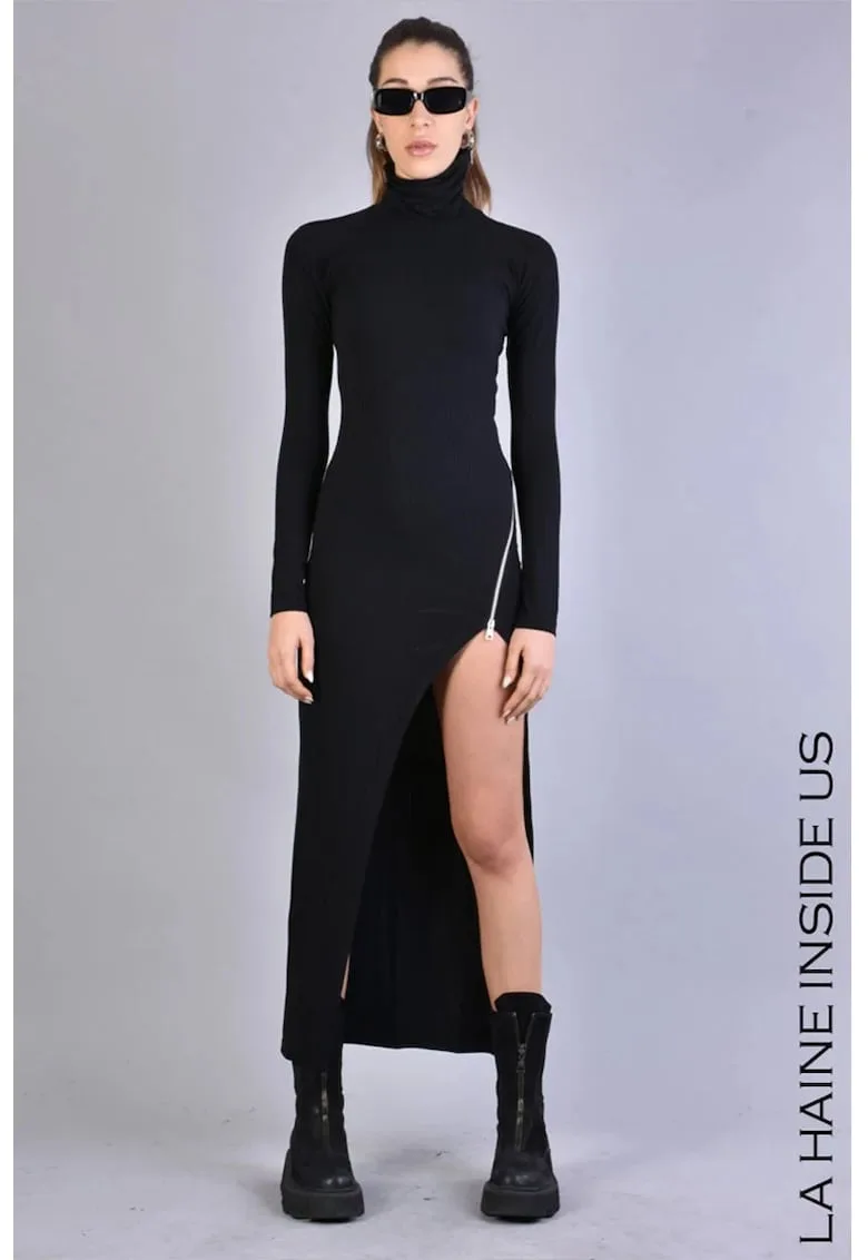 Rochie maxi cambrata - cu guler inalt si cu slit pe-o parte