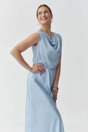 Rochie maxi cu croiala in A si aspect de satin