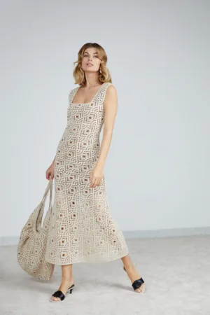 Rochie maxi cu model cu perforatii
