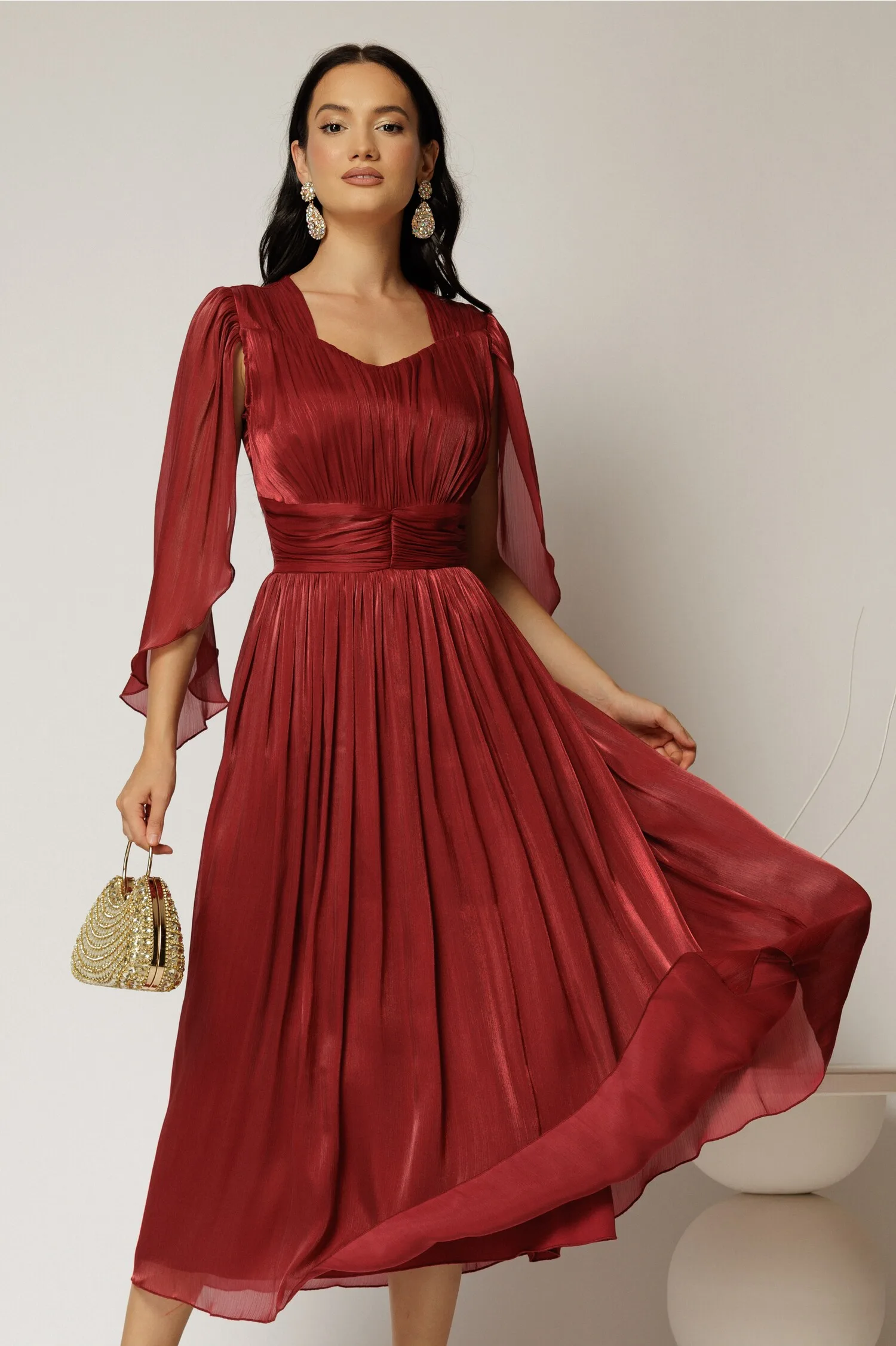 Rochie midi Scarlet bordo din voal peliculizat cu maneci ample si deolteu V
