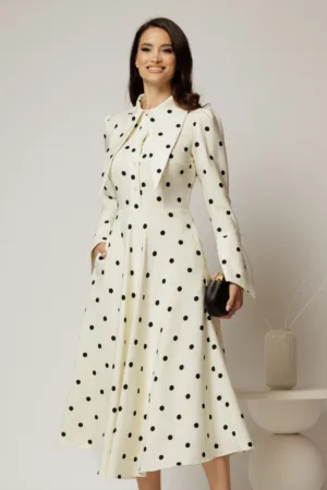 Rochie midi alba cu buline si guler ascutit