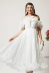 Rochie midi alba in clos din voal satinat cu volanase la bust si la baza