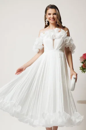 Rochie midi alba in clos din voal satinat cu volanase la bust si la baza