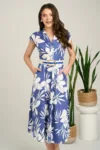 Rochie midi albastra din bumbac in clos cu flori si curea in talie