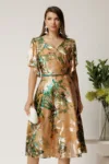 Rochie midi bej din matase in clos cu imprimeuri verzi