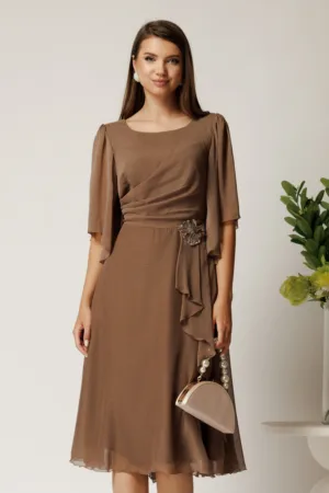 Rochie midi bej din voal in clos cu broderie florala pe talie