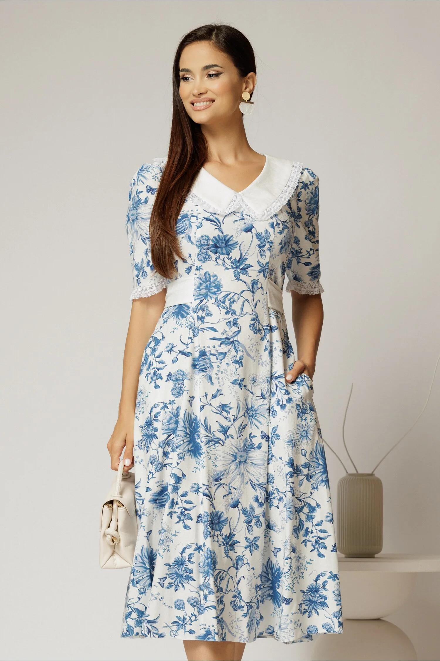 Rochie midi bleu din vascoza cu imprimeu floral si guler alb brodat