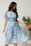 Rochie midi bleu din voal in clos cu imprimeu floral si cordon in talie