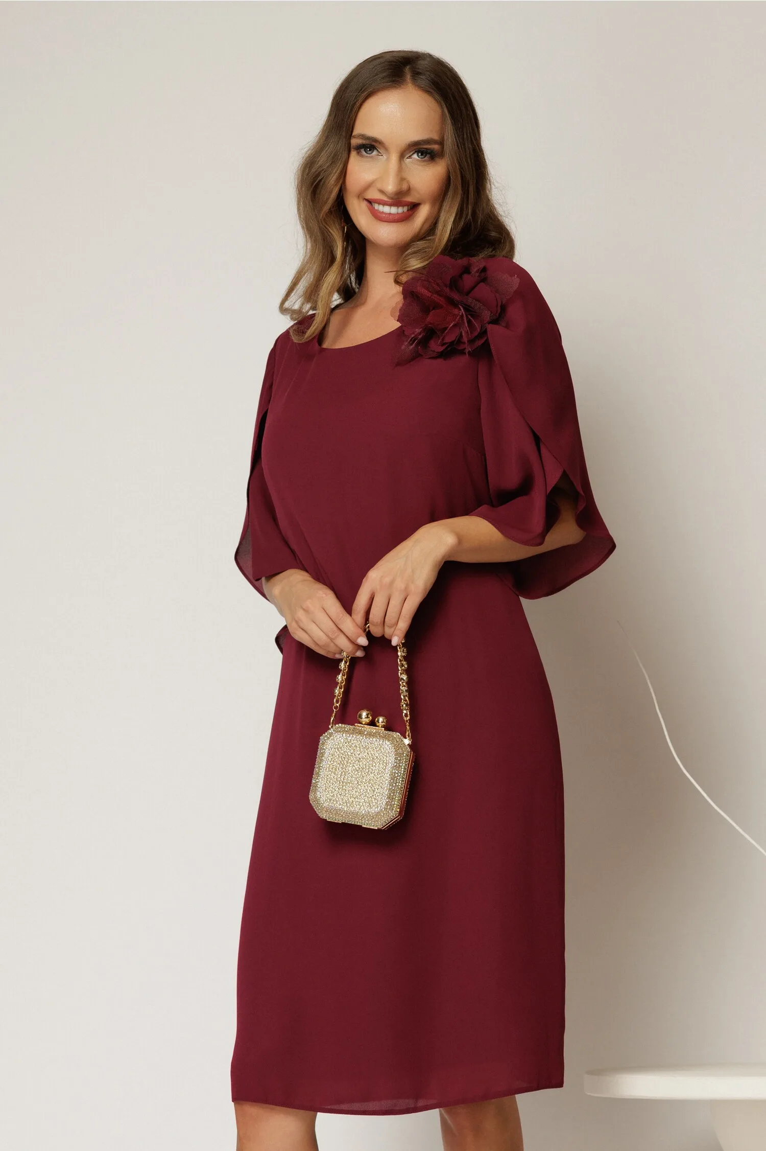 Rochie midi bordo de ocazie din voal cu aplicatie florala