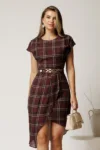 Rochie midi bordo din jerse cu carouri si curea in talie