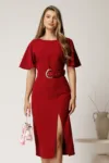 Rochie midi bordo din stofa cu croi conic si curea in talie