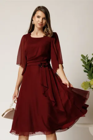 Rochie midi bordo din voal in clos cu broderie florala pe talie