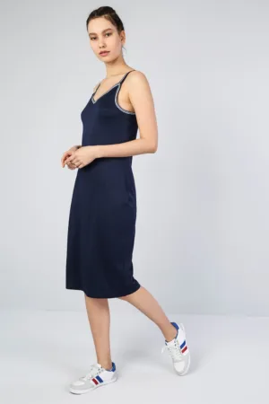 Rochie midi cambrata cu detalii contrastante