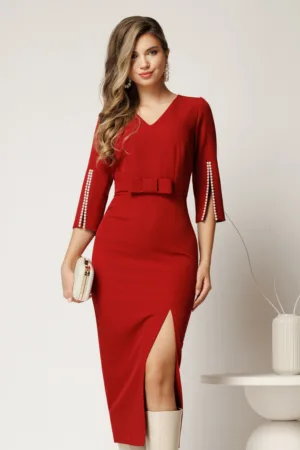Rochie midi conica rosu inchis cu perle pe maneci si funda in talie