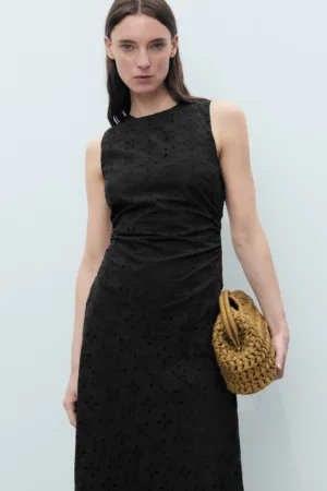 Rochie midi cu broderie si decupaj pe spate