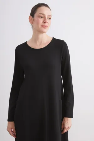 Rochie midi cu croiala dreapta si decolteu rotund