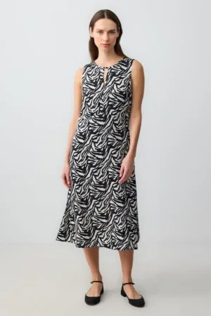 Rochie midi cu croiala dreapta si imprimeu