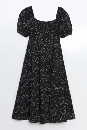 Rochie midi cu croiala evazata si model