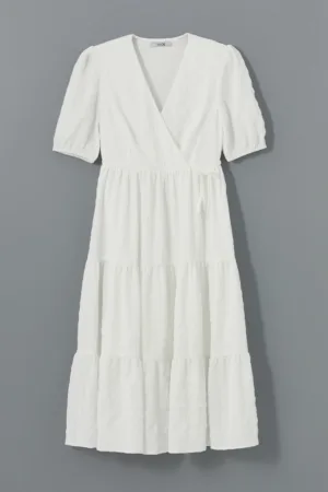 Rochie midi cu decolteu in V si croiala evazata