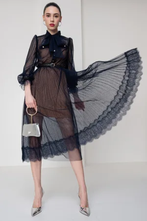 Rochie midi cu garnitura din dantela si model cu buline