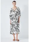 Rochie midi cu model floral si maneci 3/4