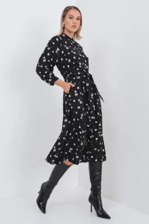 Rochie midi cu model floral si maneci trei sferturi