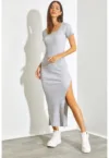Rochie midi cu slit adanc lateral