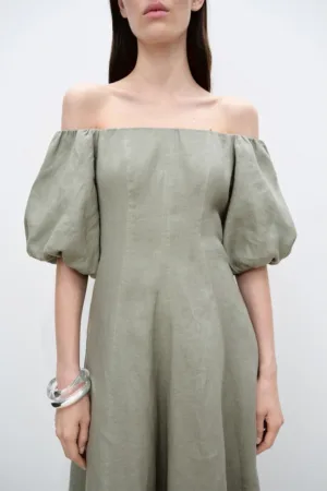 Rochie midi de in cu decolteu pe umeri