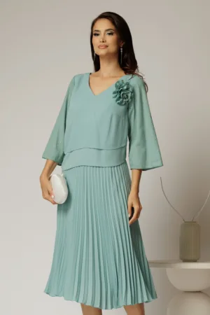Rochie midi de ocazie verde menta cu fusta plisata si strassuri pe maneci
