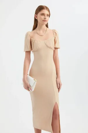 Rochie midi  decolteu inima - maneci cu crapatura - bej - textil