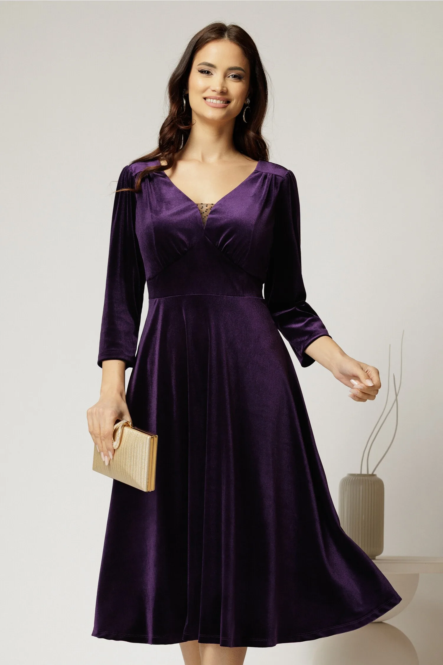 Rochie midi din catifea mov cu decolteu V
