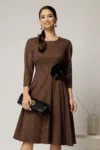 Rochie midi din stofa carou maro si finisaje negre