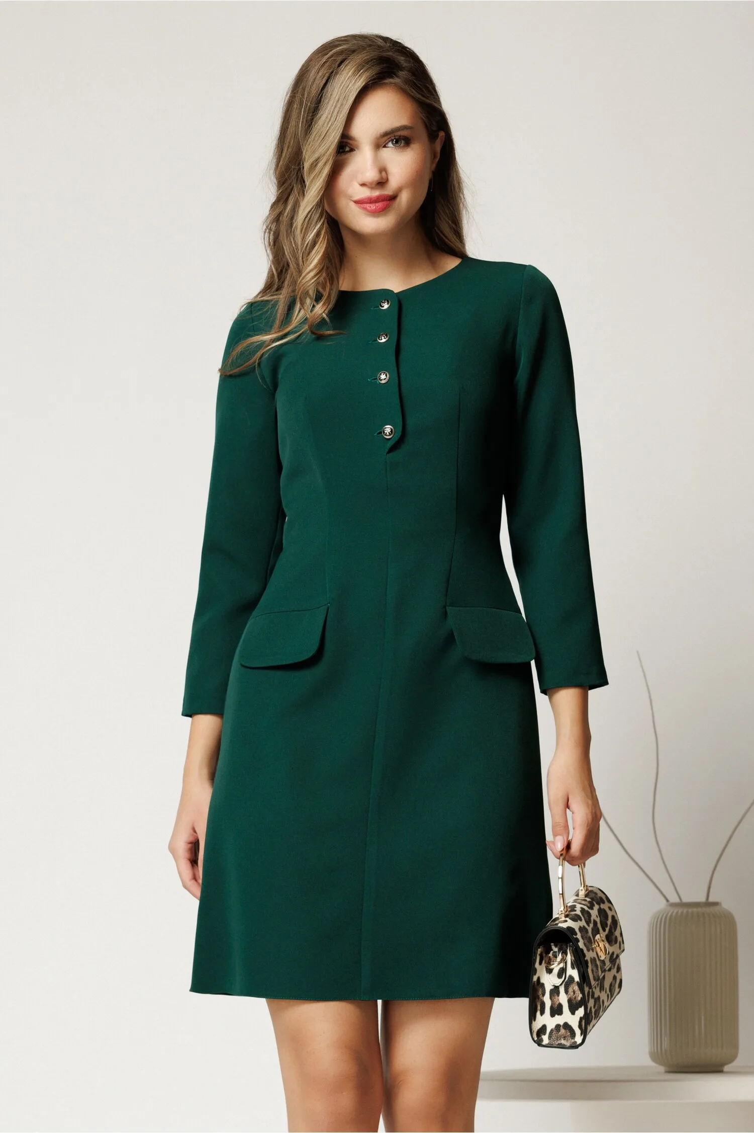 Rochie midi din stofa verde cu nasturi la decolteu