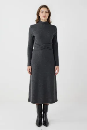 Rochie midi din tricot si croiala evazata