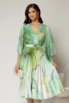 Rochie midi din tull cu imprimeu verde si fusta plisata din satin