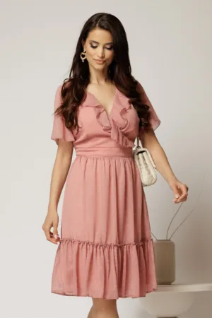 Rochie midi din voal roz cu decolteu petrecut cu volanase si maneci scurte