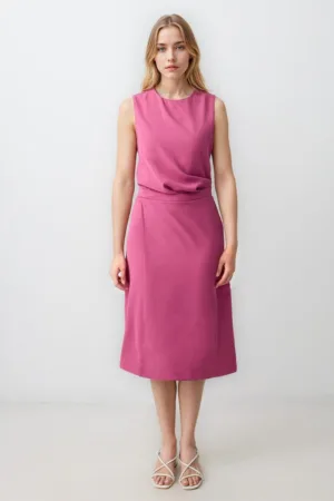 Rochie midi evazata cu decolteu la baza gatului