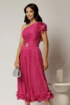 Rochie midi fucsia din voal peliculizat cu volanase pe fusta