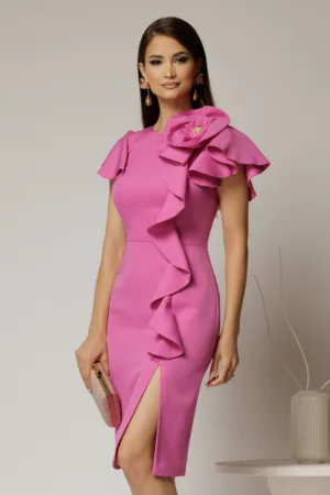 Rochie midi fucsia conica cu volanase si floare ampla pe umar
