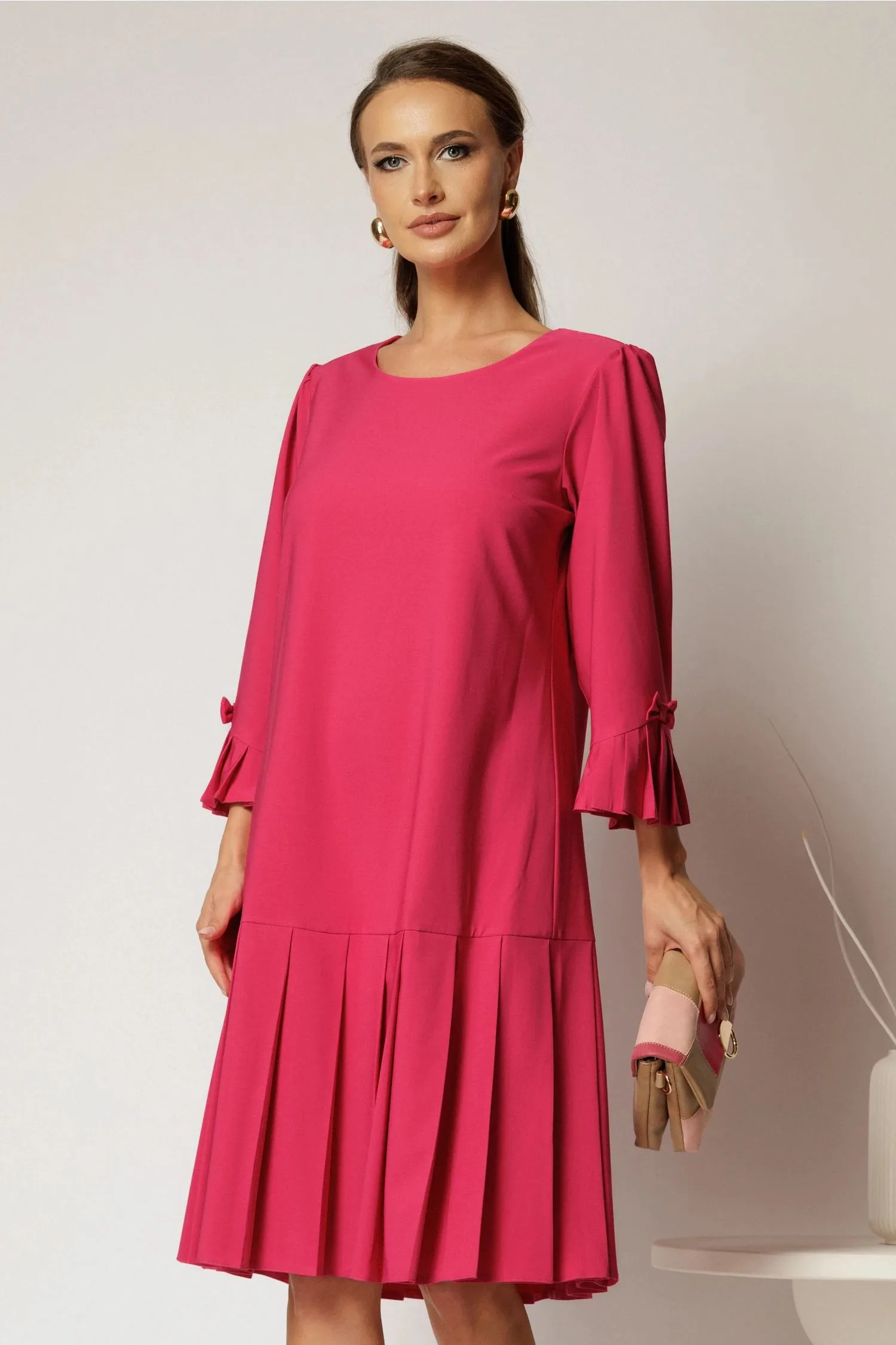 Rochie midi fucsia cu croi drept si pliuri la baza fustei