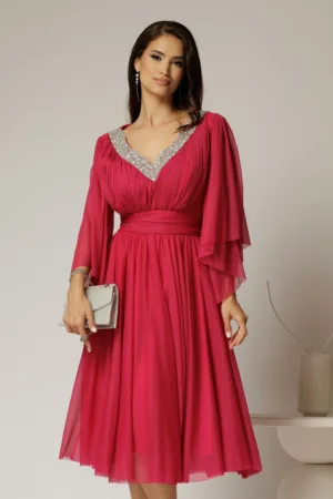 Rochie midi fucsia din tull cu decolteu in V si strassuri aplicate pe linia decolteului