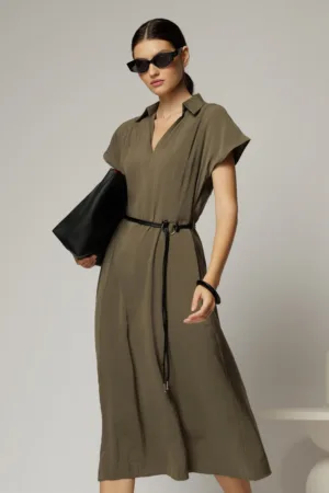 Rochie midi kaki de vara din modal cu decolteu V si cordon in talie.