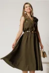 Rochie midi kaki din stofa in clos cu floare si nasturi la bust