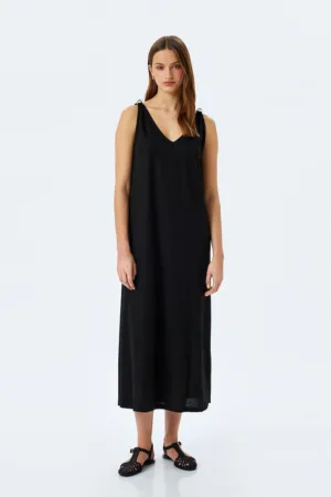 Rochie midi lejera cu slit lateral